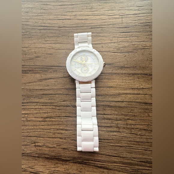 Fossil Watch - Picture 1 of 6